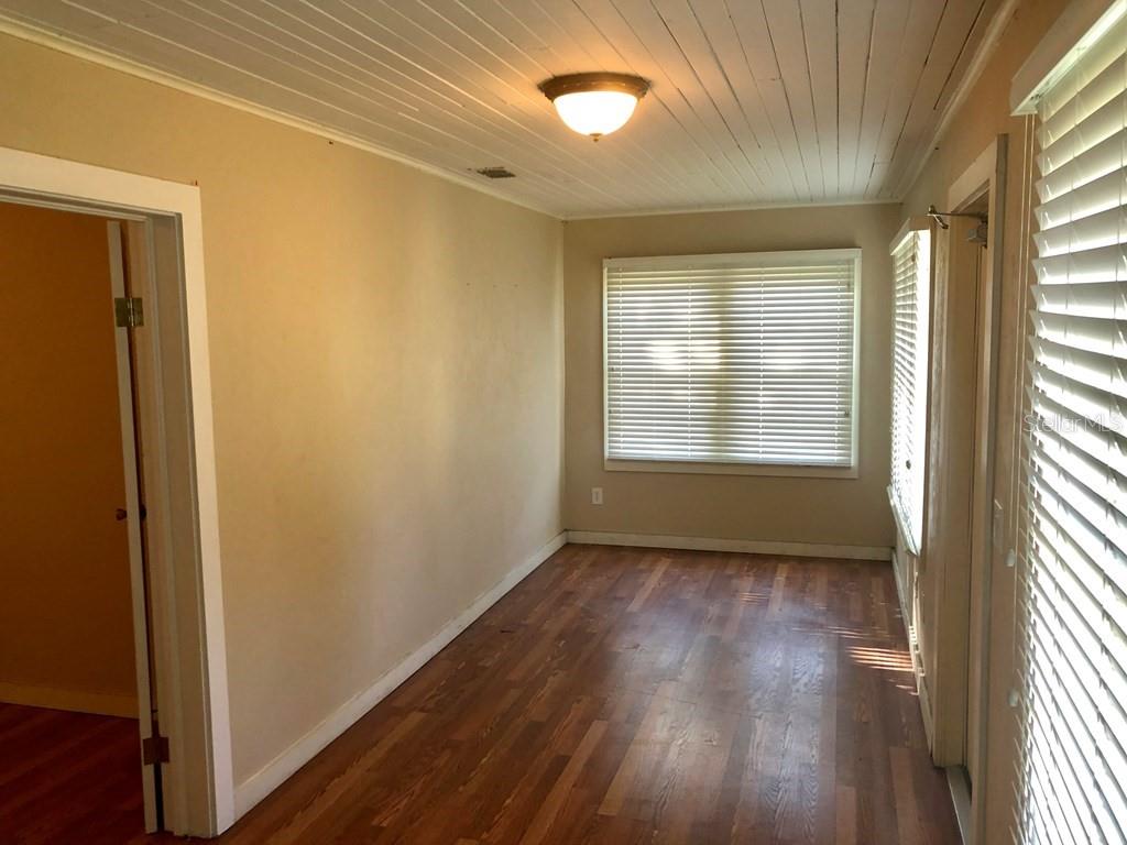 TOWN/BELL - Commercial Sale