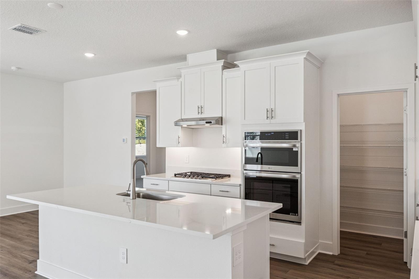 647 EMERALD GROVE DRIVE