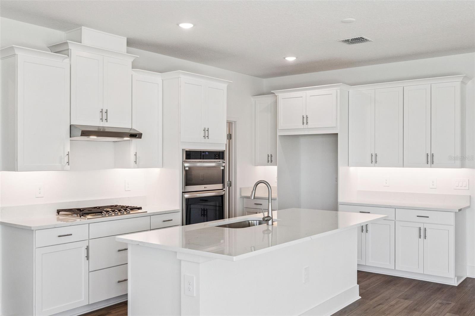 647 EMERALD GROVE DRIVE