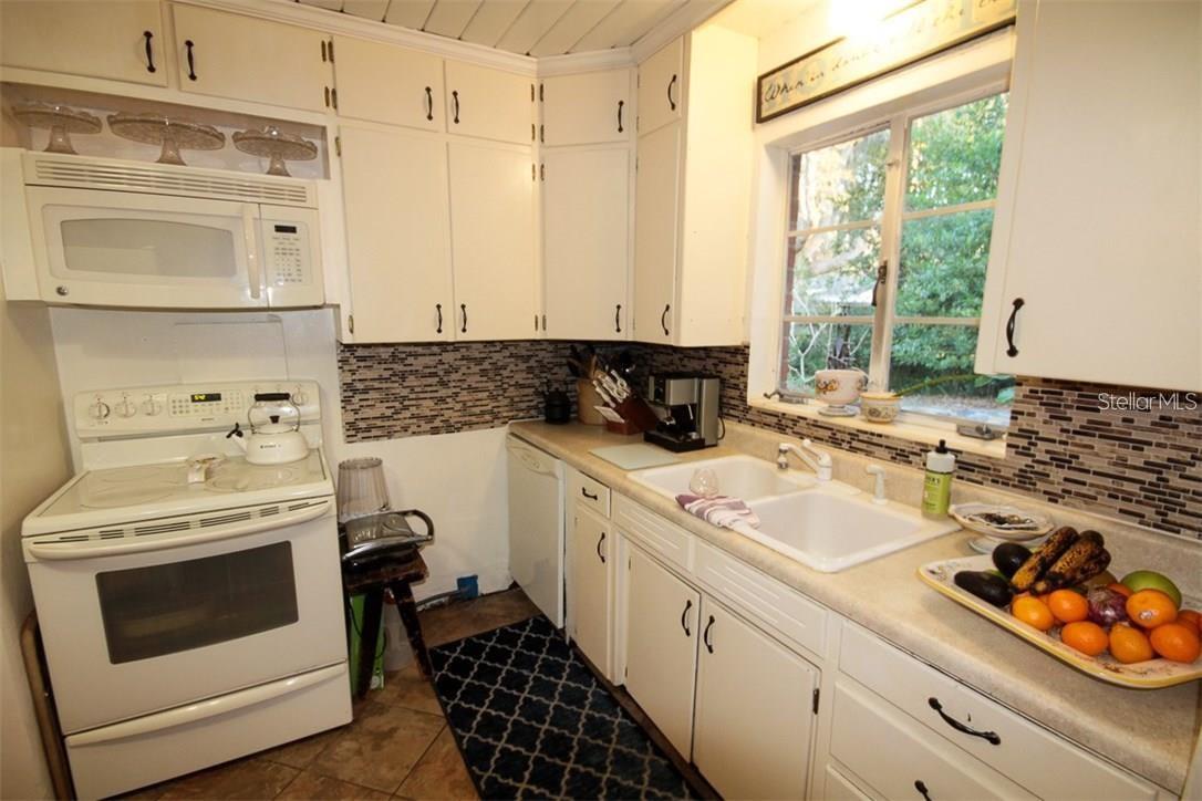 BRUNKS ADD TO CITY OF SARASOTA - Residential Lease