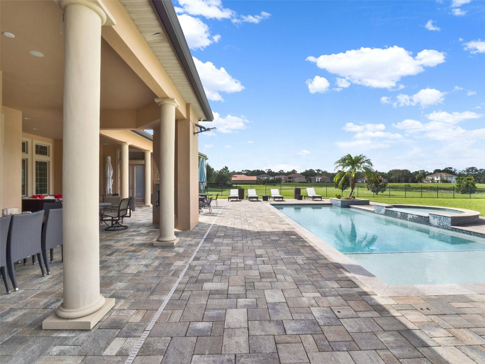 STEEPLE CHASE - Residential