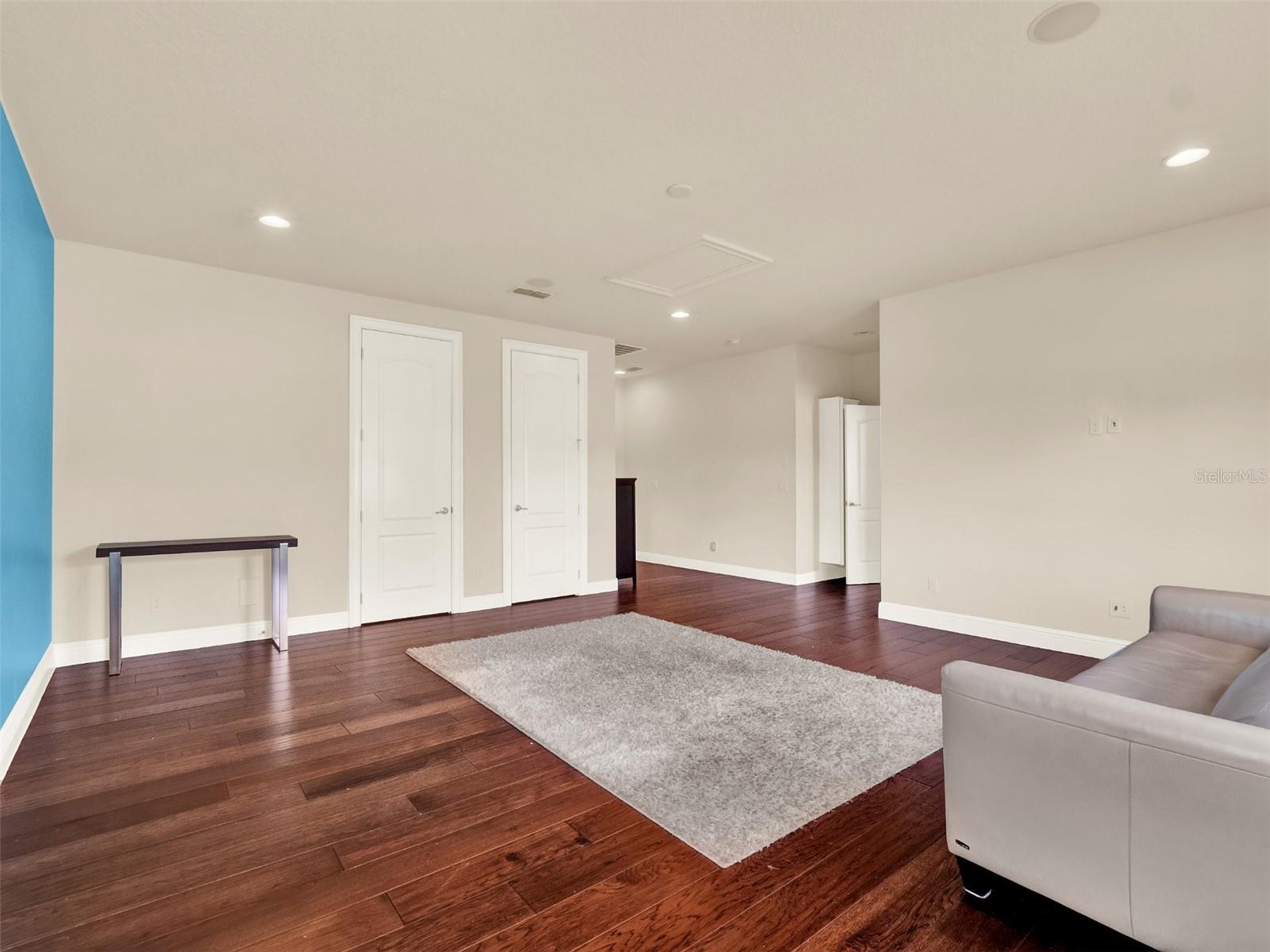 STEEPLE CHASE - Residential