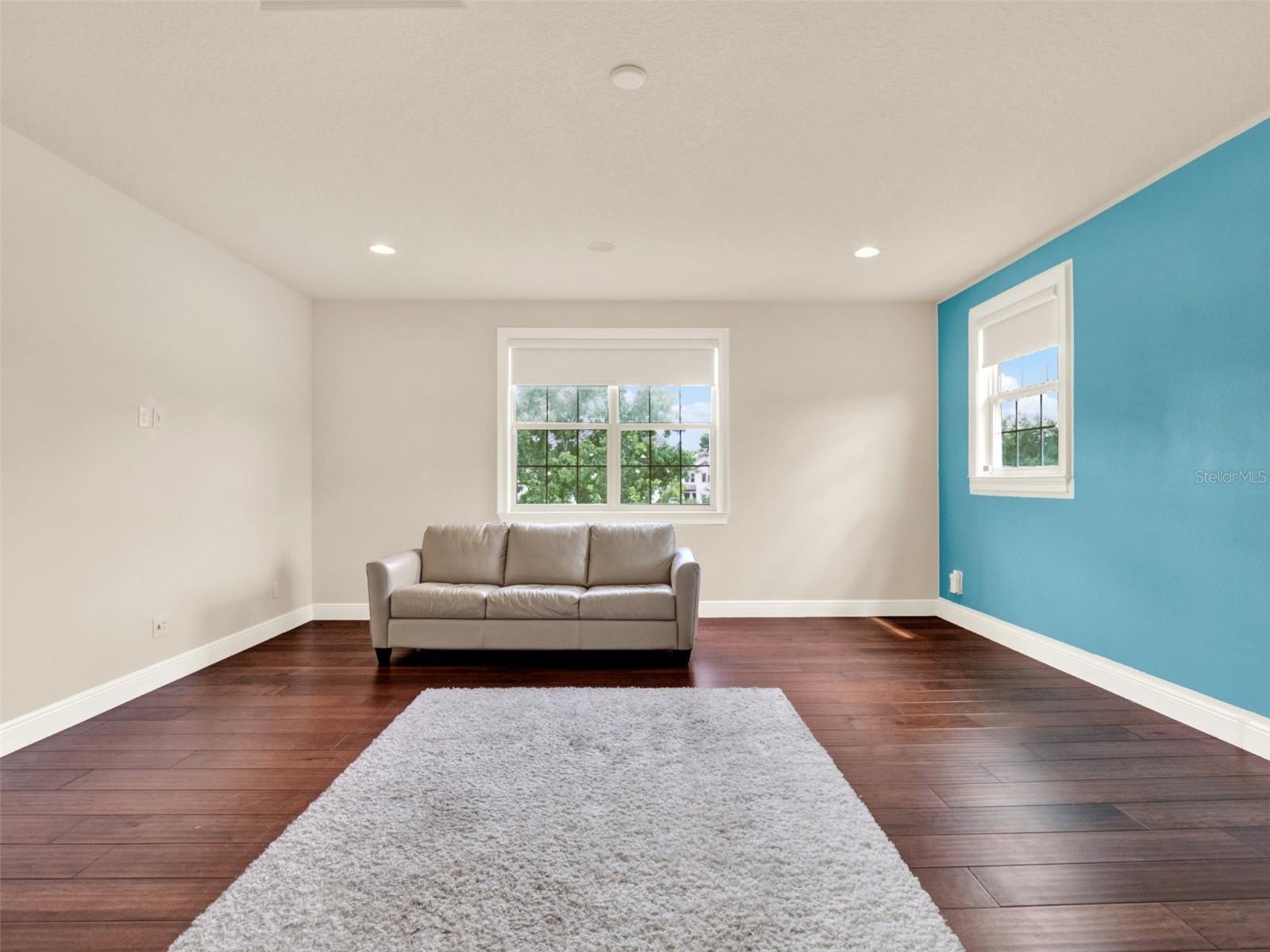 STEEPLE CHASE - Residential