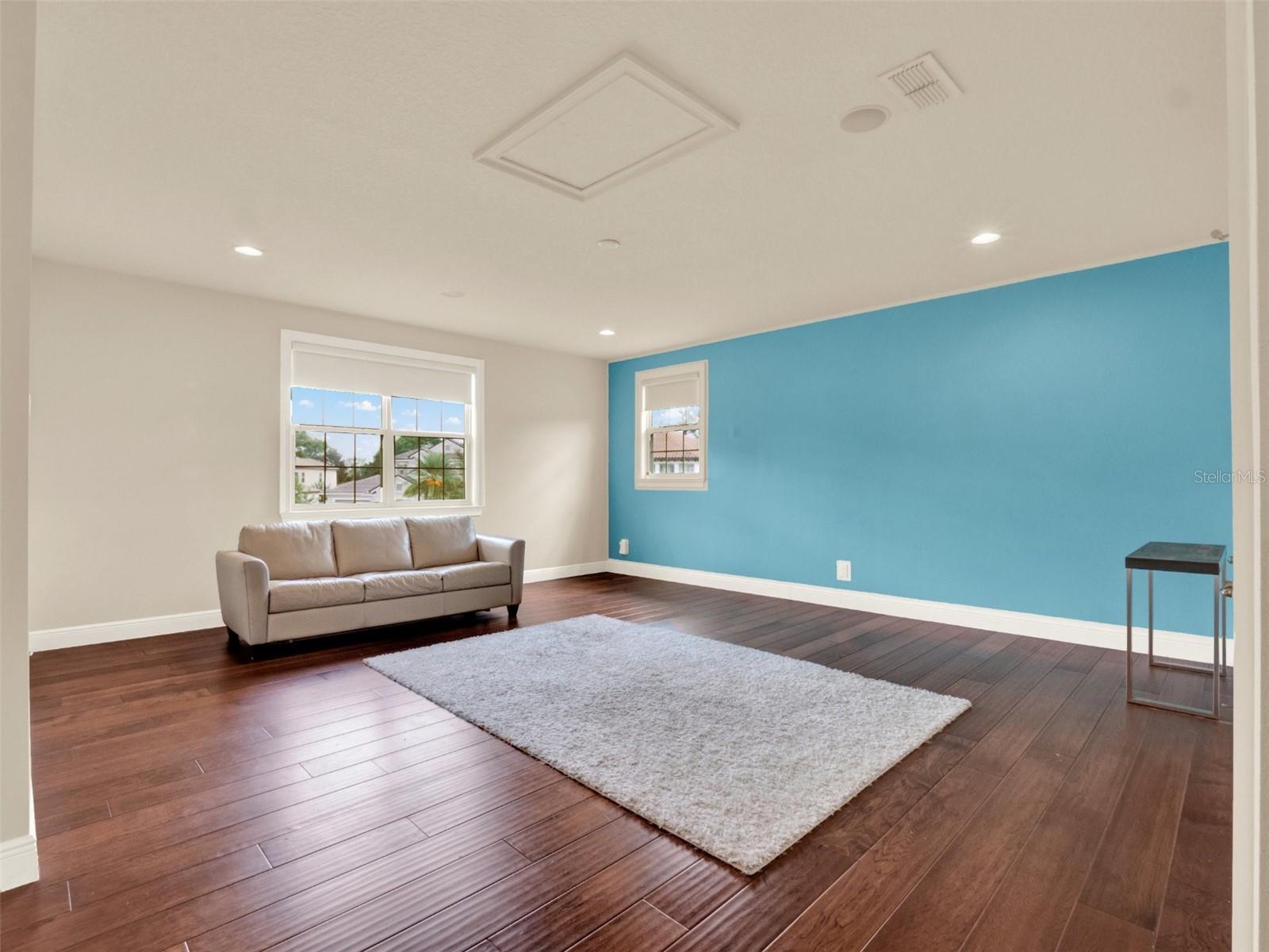 STEEPLE CHASE - Residential