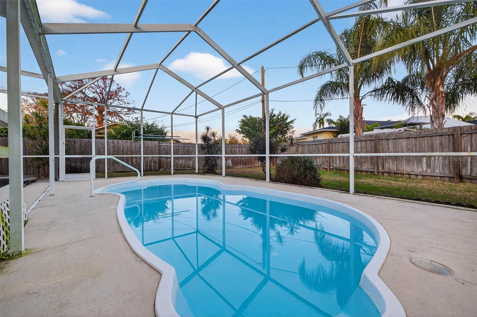 SUN-LIT SHORES - Residential