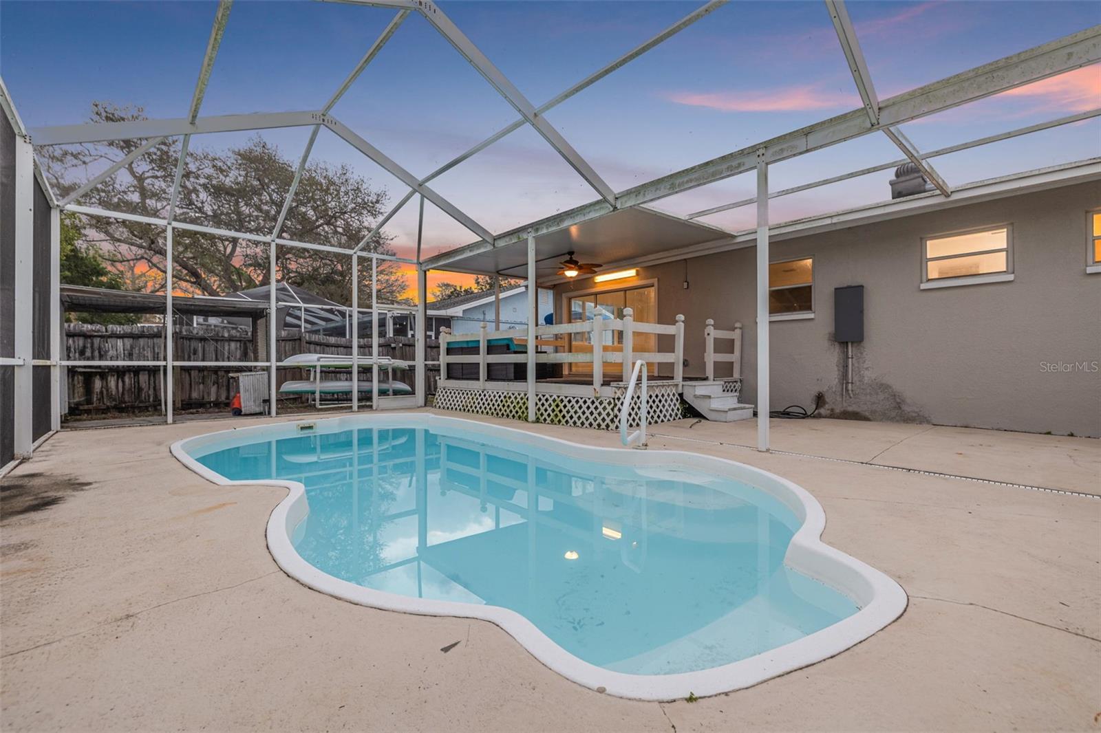 SUN-LIT SHORES - Residential