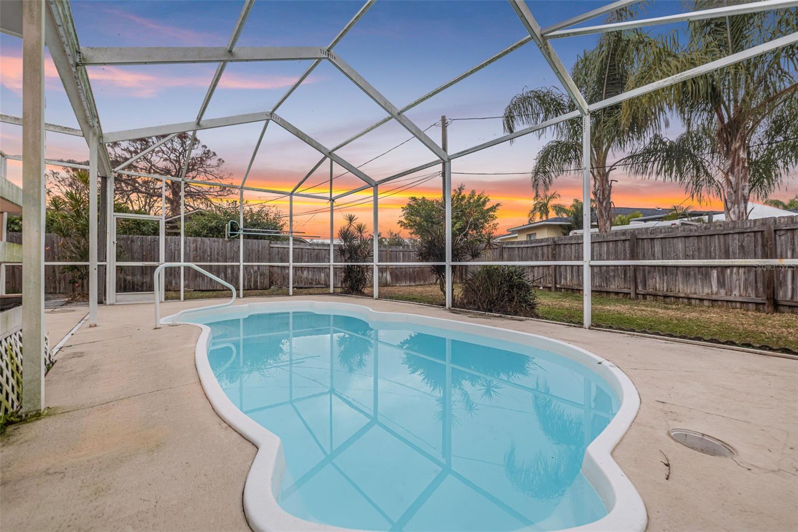 SUN-LIT SHORES - Residential