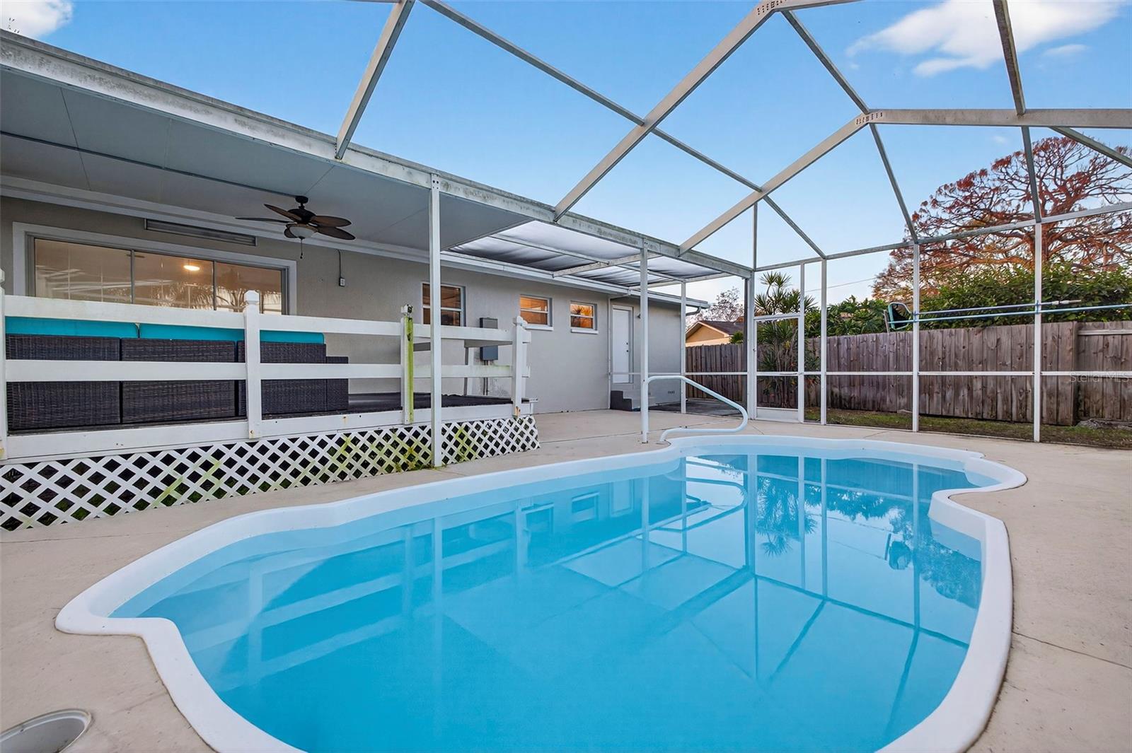 SUN-LIT SHORES - Residential