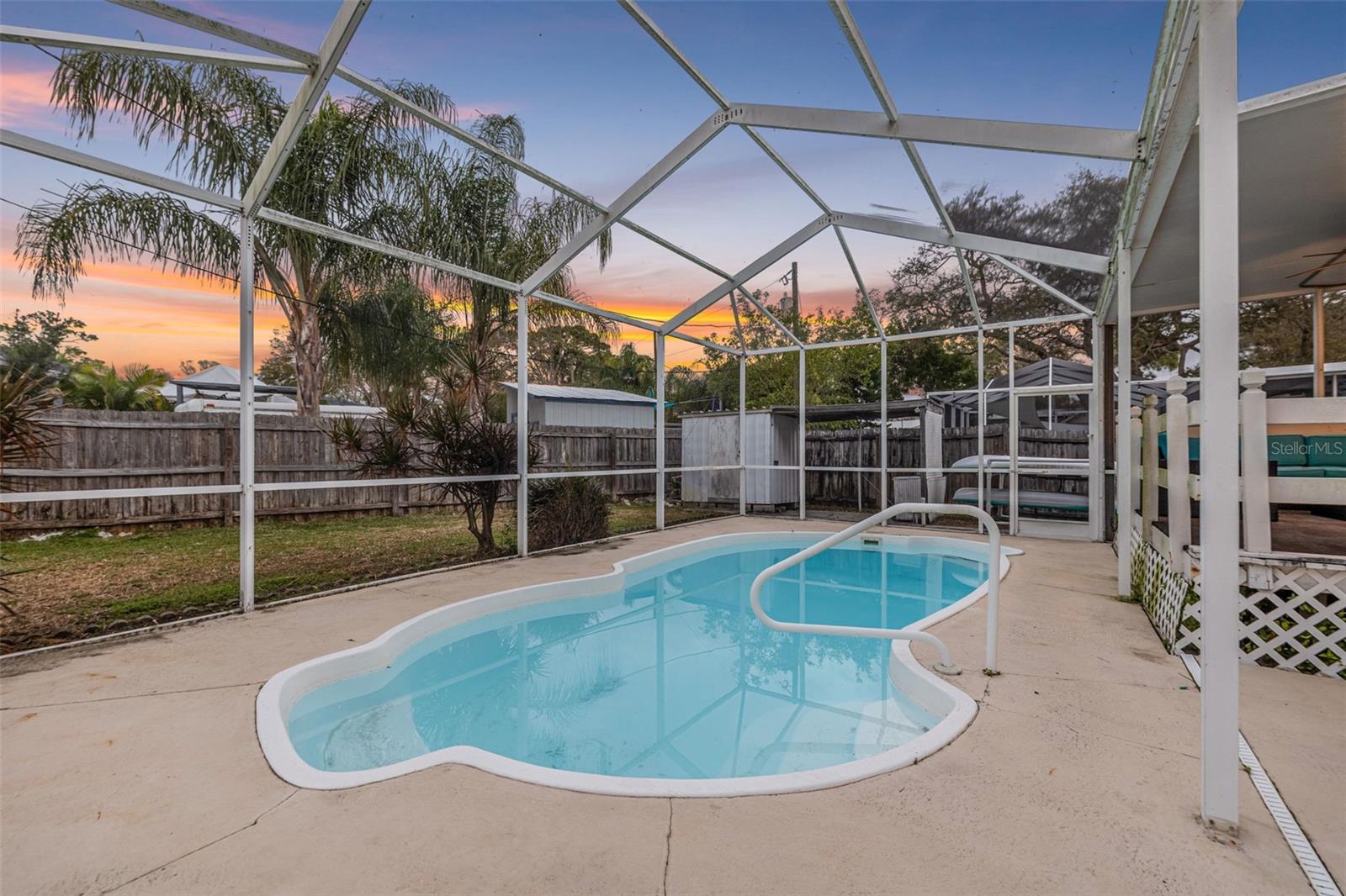 SUN-LIT SHORES - Residential