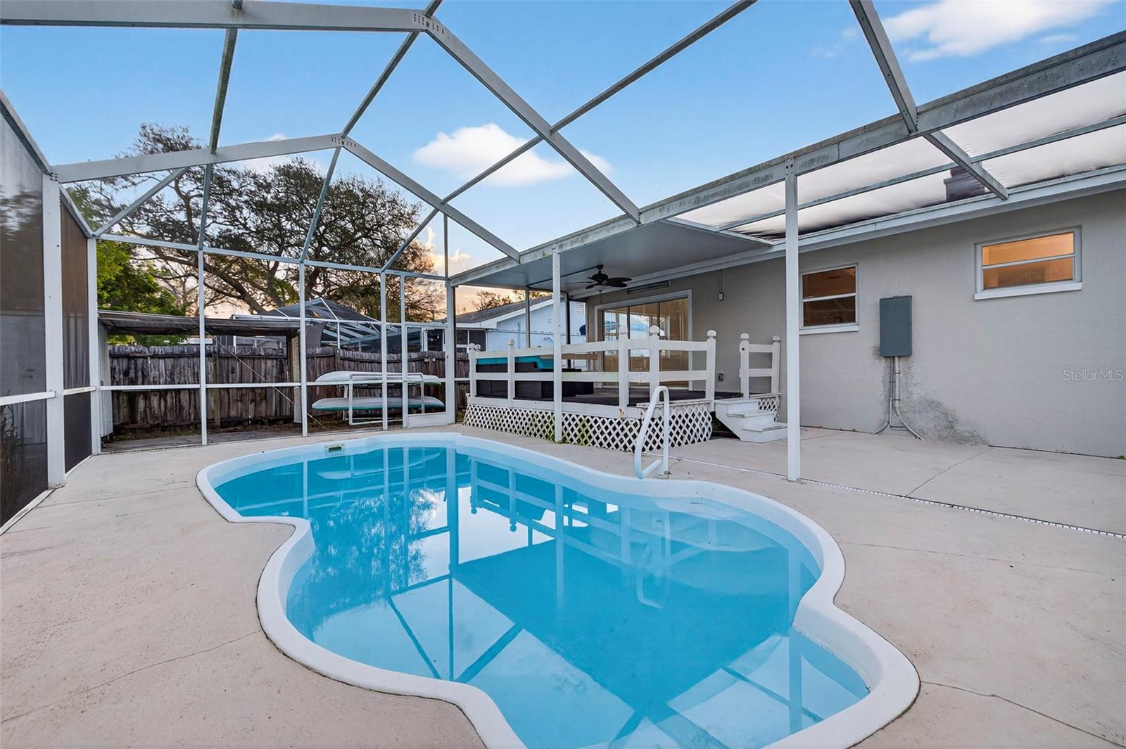 SUN-LIT SHORES - Residential