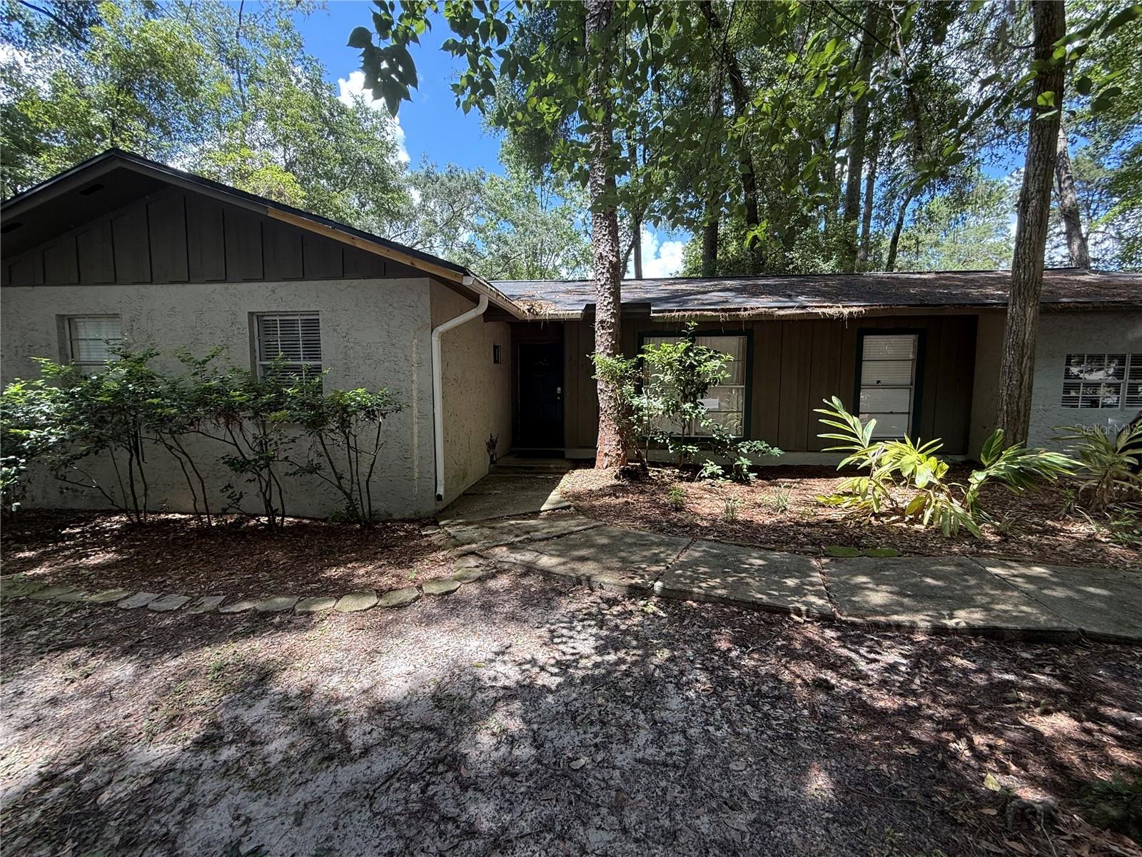 Prime location just 1.5 miles from the University of Florida and right off University Avenue! This spacious 4-bedroom, 3-bathroom home offers 1,650 sq ft of living space and is available for a 12-month lease beginning 8/3/25 through 7/31/26.
The home features a functional layout with a bright living room, separate dining area, and an additional bonus room/office—perfect for working or studying from home. The updated kitchen includes granite countertops, stainless steel appliances, and ample cabinet space. The home offers three full bathrooms, including an en suite in the primary bedroom.
Enjoy outdoor living with a private deck and fully fenced backyard, plus overnight parking for 4–5 vehicles. Additional conveniences include in-unit washer & dryer, and central heating and cooling.