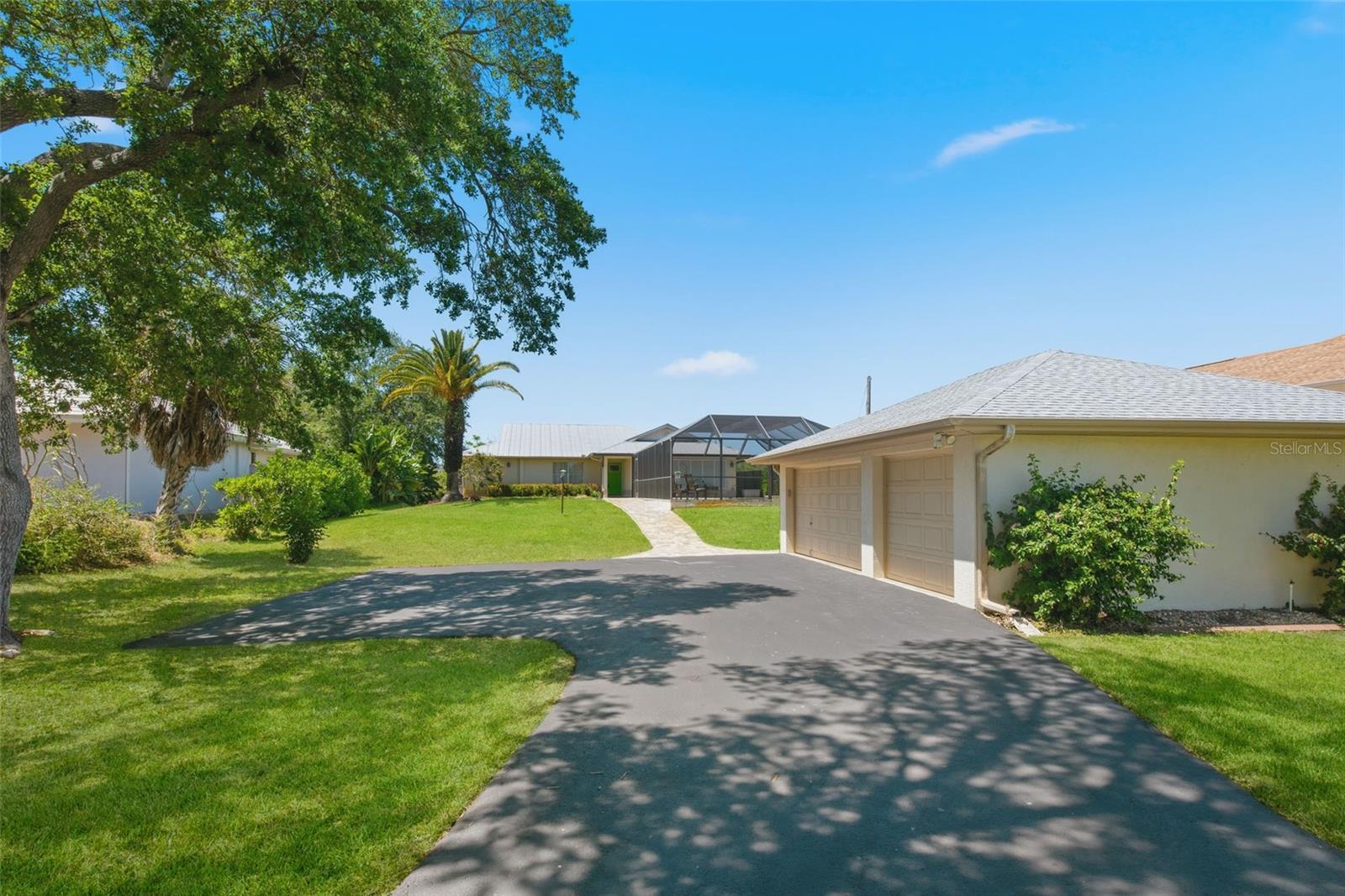 880 LEMON BAY DRIVE