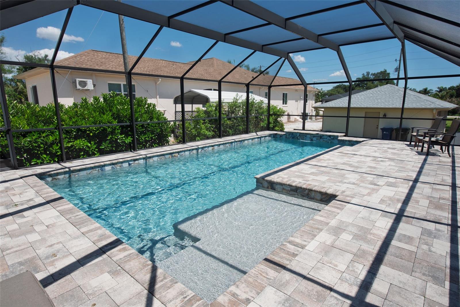 SOUTH VENICE - Residential