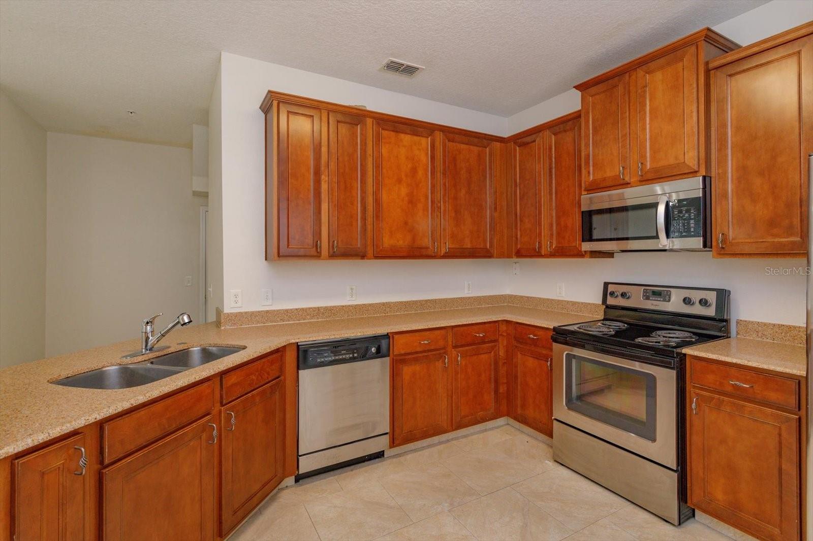 TUCKER OAKS - Residential Lease