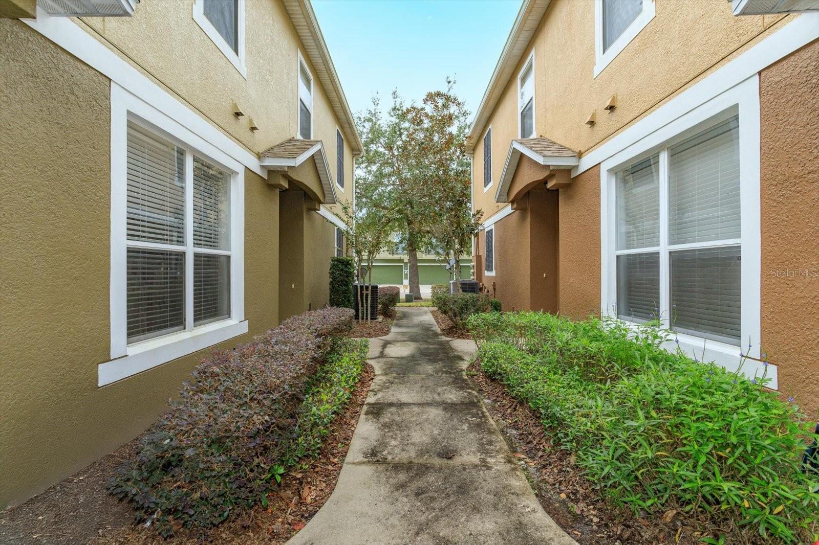 TUCKER OAKS - Residential Lease