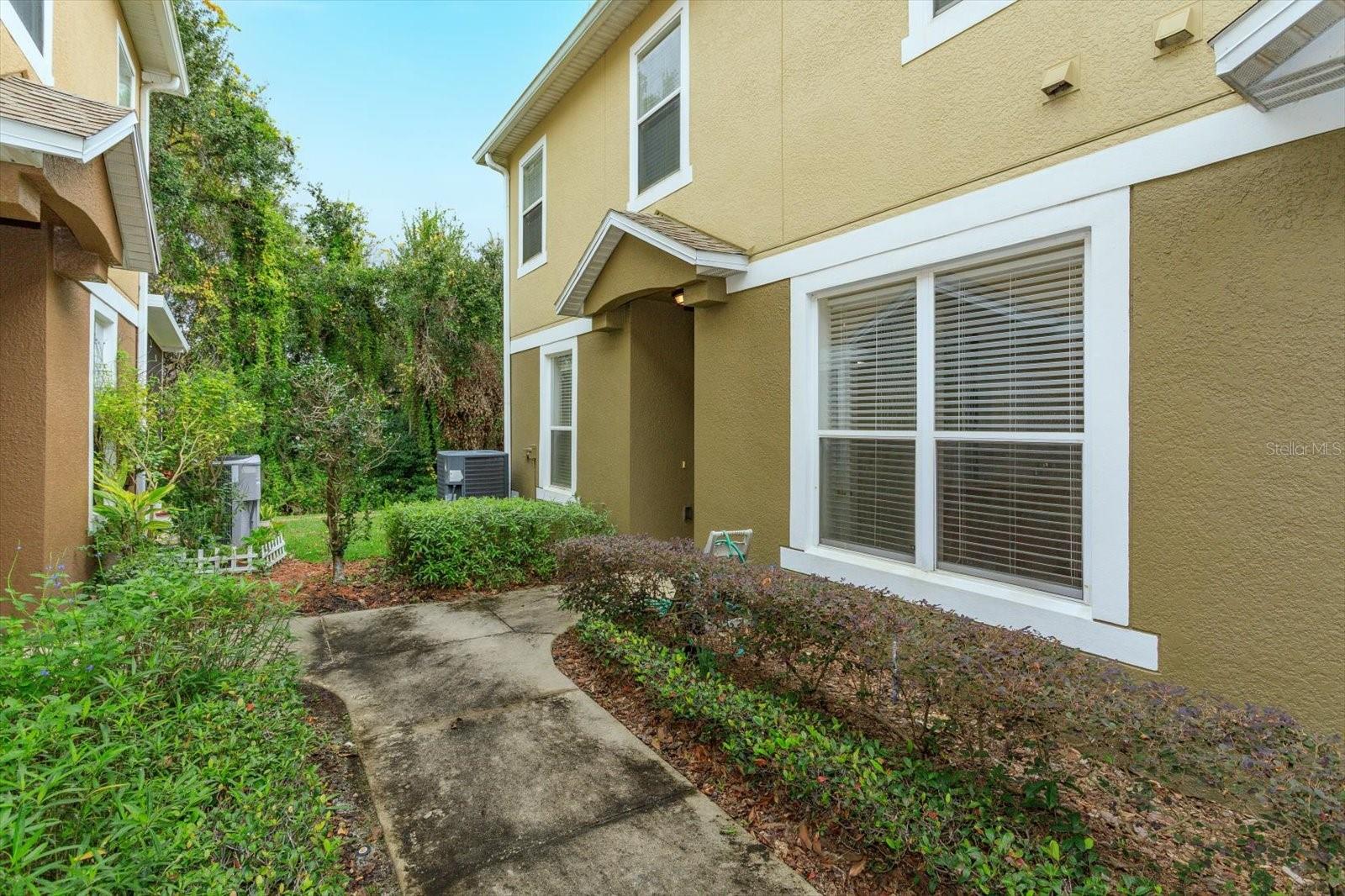 TUCKER OAKS - Residential Lease