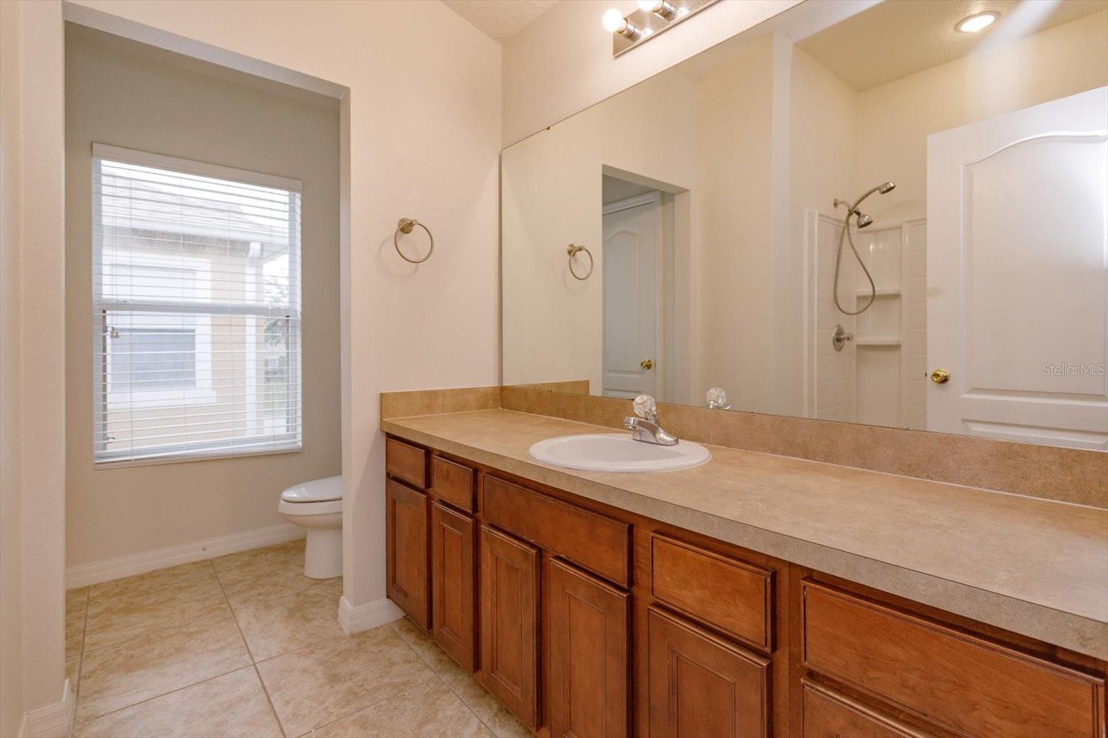 TUCKER OAKS - Residential Lease