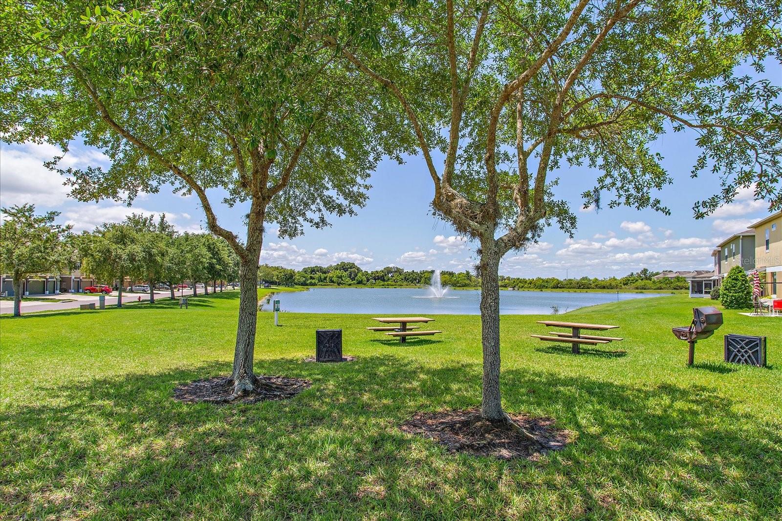 TUCKER OAKS - Residential Lease