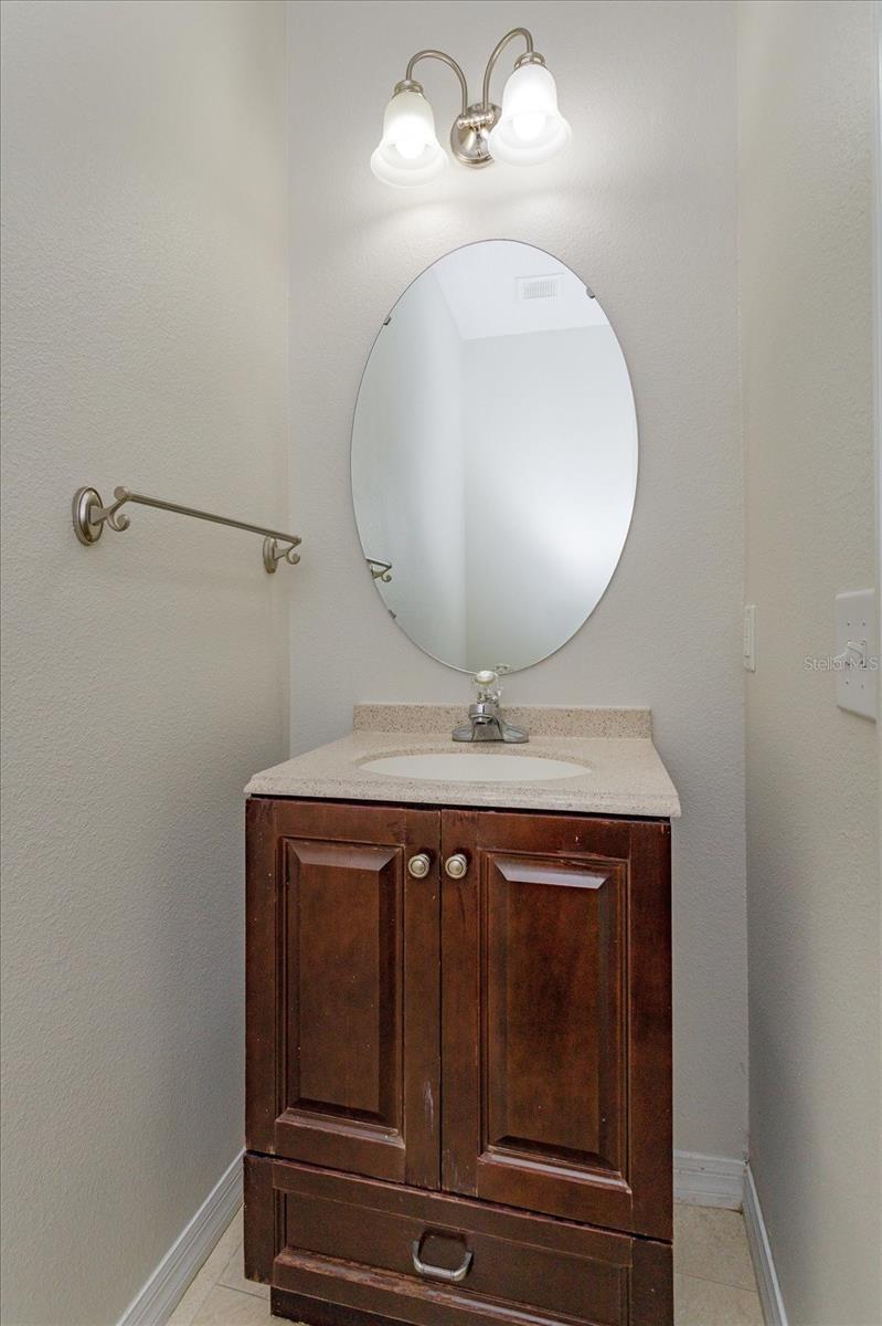 TUCKER OAKS - Residential Lease