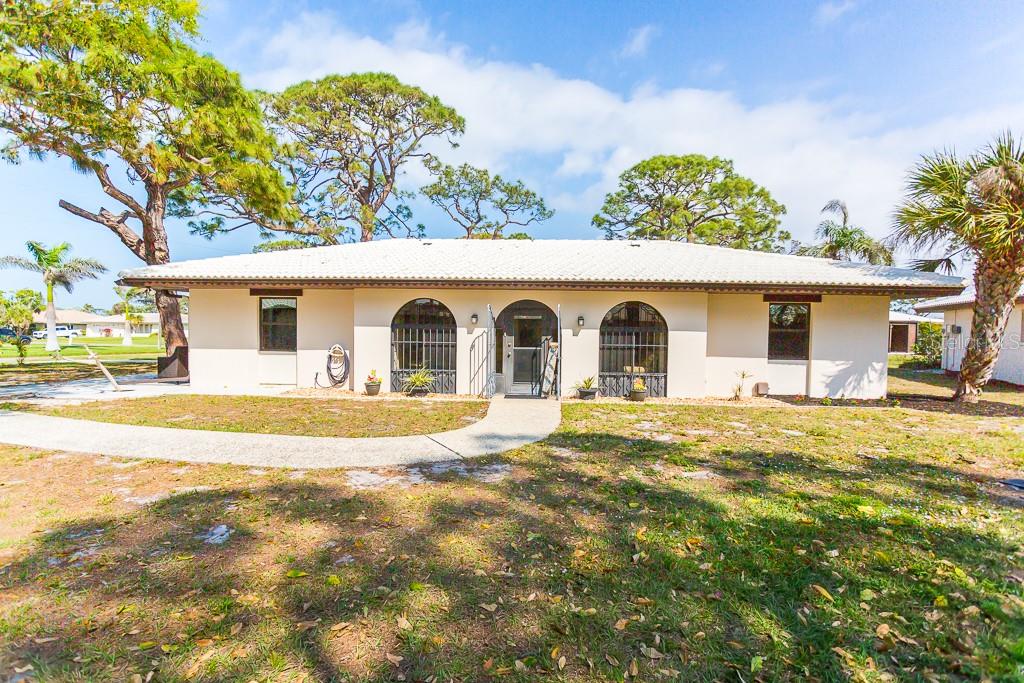 Beautifully updated 2-bedroom, 2-bath maintenance-free villa in Sorrento East's bird sanctuary. The villa features new stainless kitchen appliances and hurricane-impact windows. The HOA maintains the roof, grounds and structure, as well as a security patrol. The development is conveniently located between Sarasota and Venice and is close to shopping, restaurants, hospitals, banks, Oscar Scherer State Park, the Legacy Trail and a post office. Nokomis Beach is only 5 minutes away.