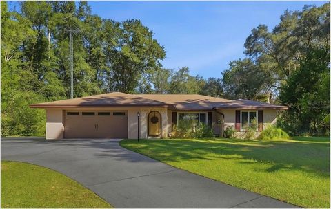 Photo of 21661 SW 102nd Street Road, Dunnellon, FL 34431 (MLS # OM713284)