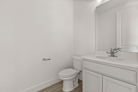 Tiny photo for 17708 Sawgrass Run, Tavares, FL 32778 (MLS # G5103352)