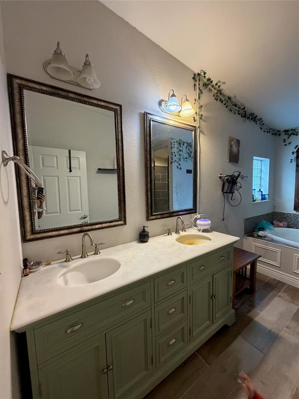 Photo of 10050 SE 130th Street, Belleview, FL 34420 (MLS # O6371896)