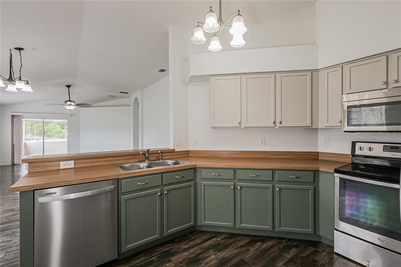 COUNTRY HILLS EAST U - Residential