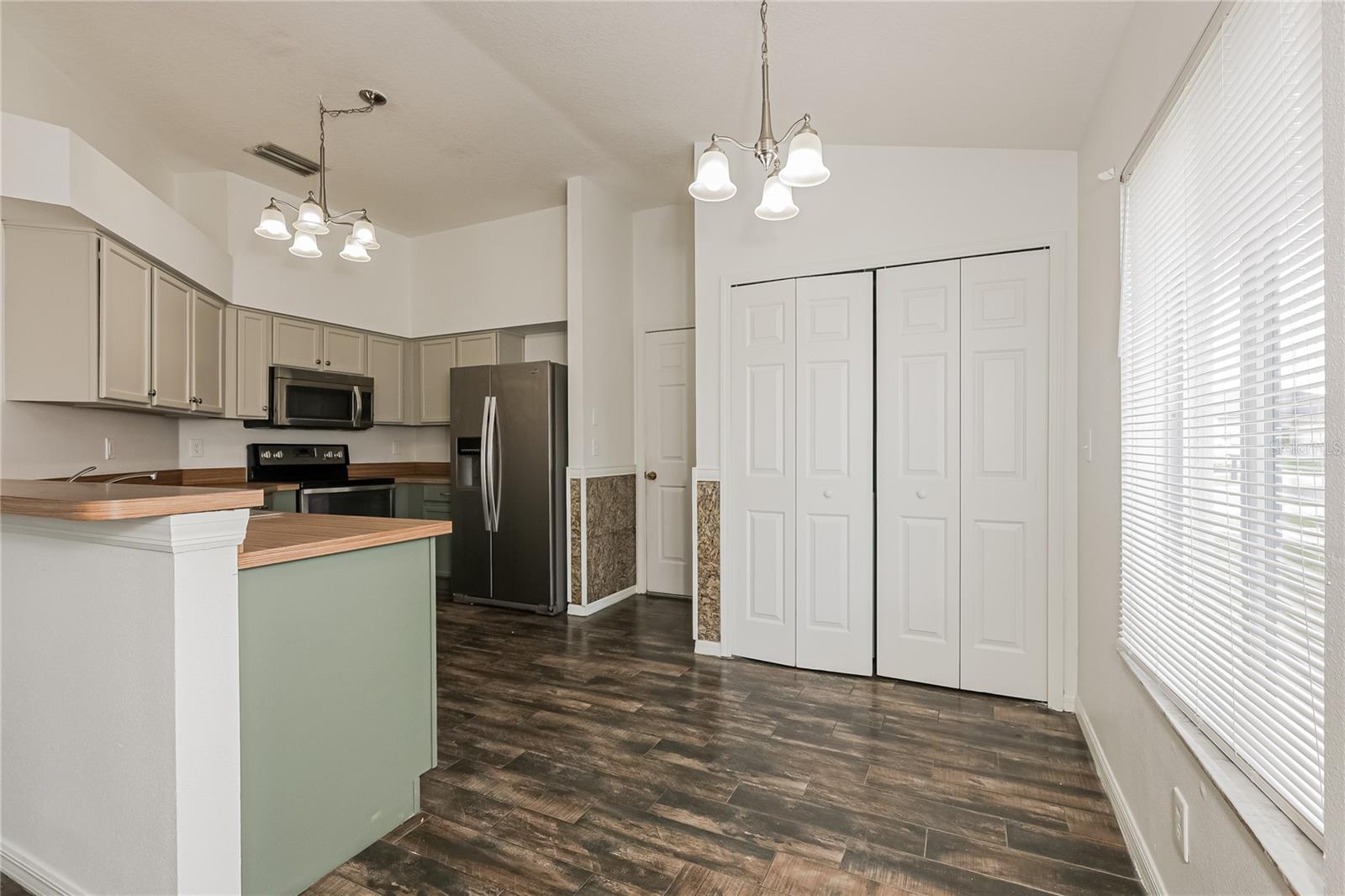 COUNTRY HILLS EAST U - Residential