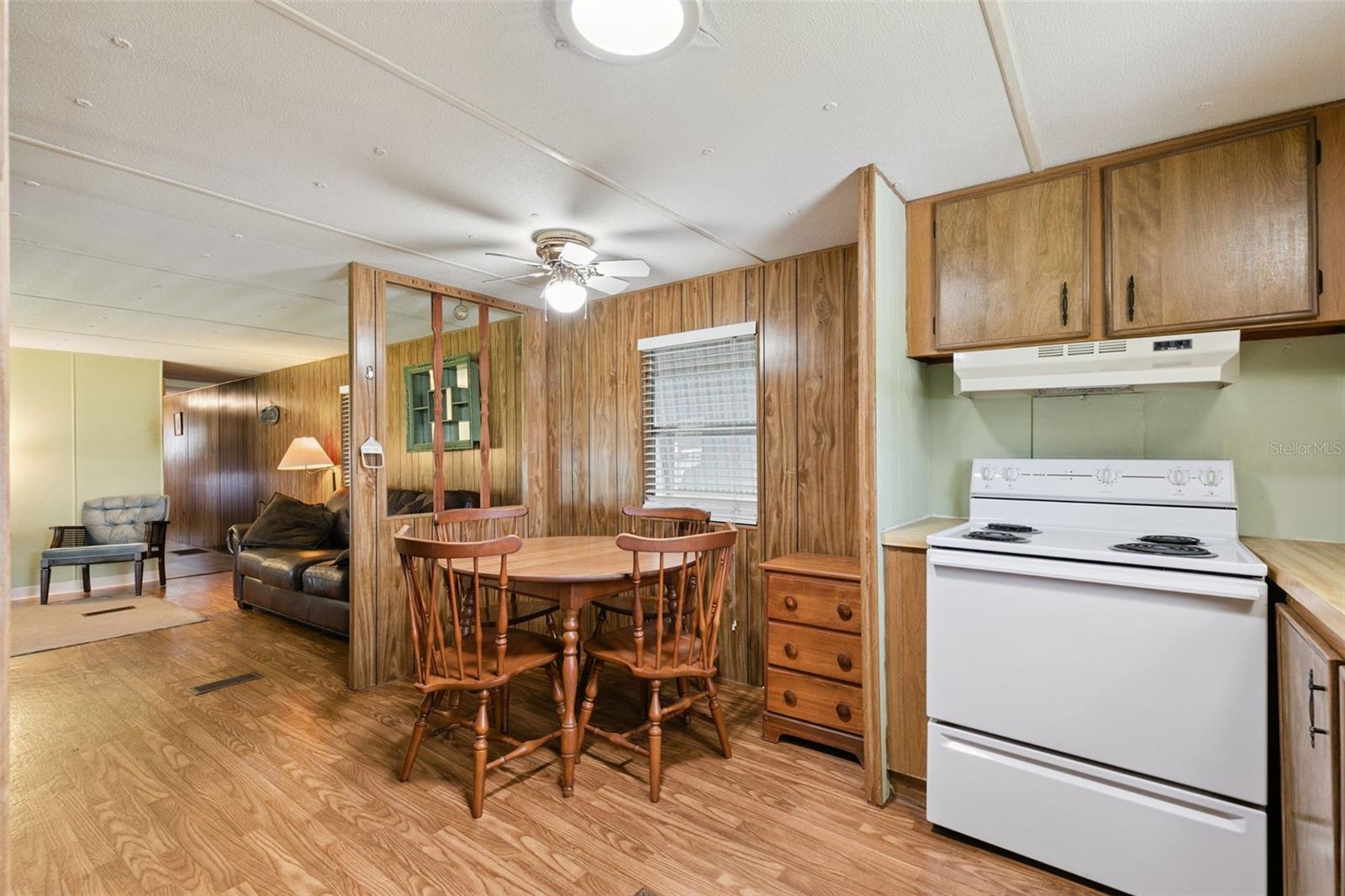 841 ROBINSON COURT