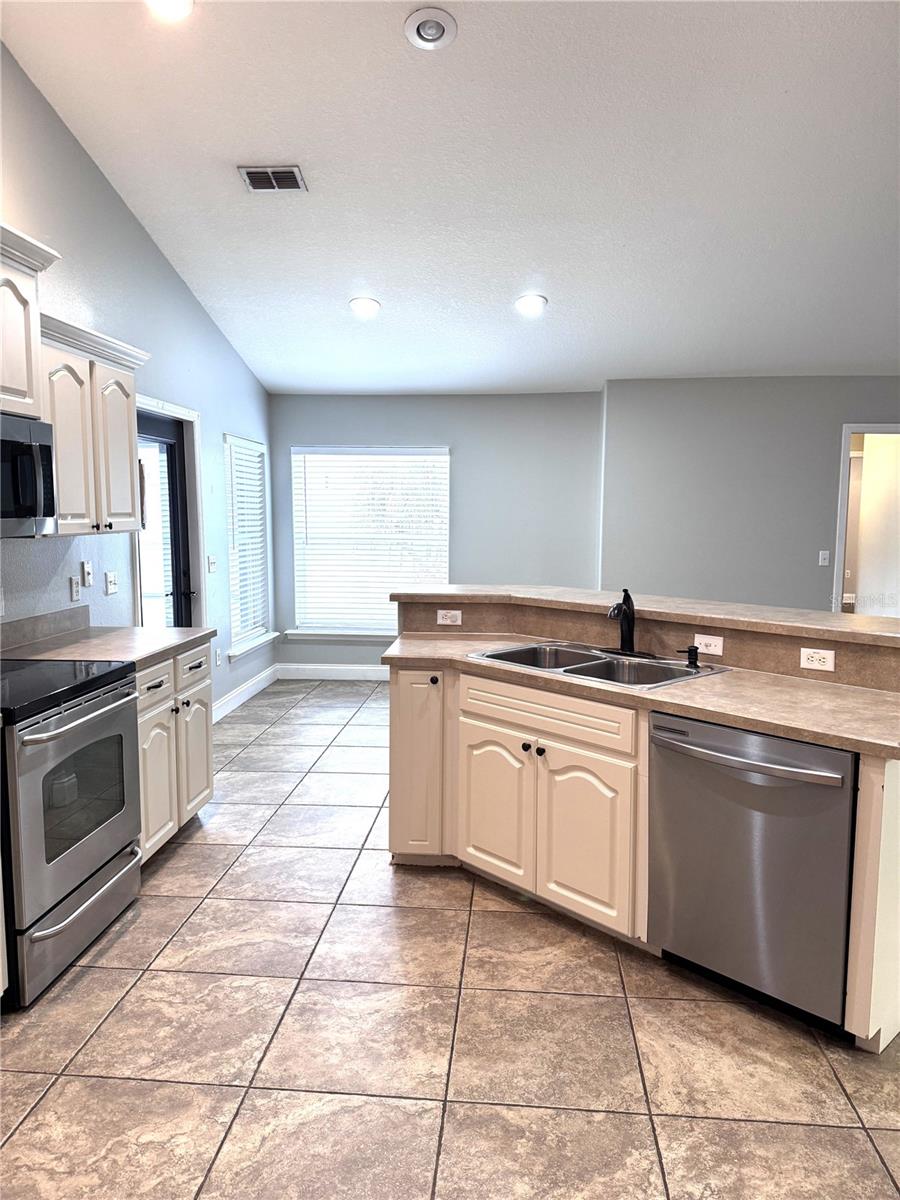 CREWS LAKE TRAILS - Residential Lease