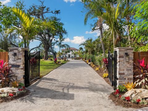 1109 BAYSHORE ROAD NOKOMIS FL 34275
