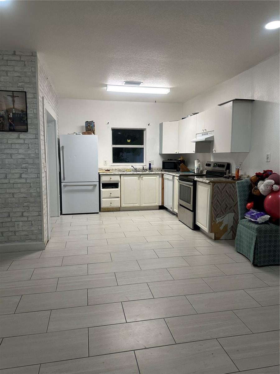 2325 28TH AVENUE E, PALMETTO, FL, 34221 2 2325 28TH AVENUE E