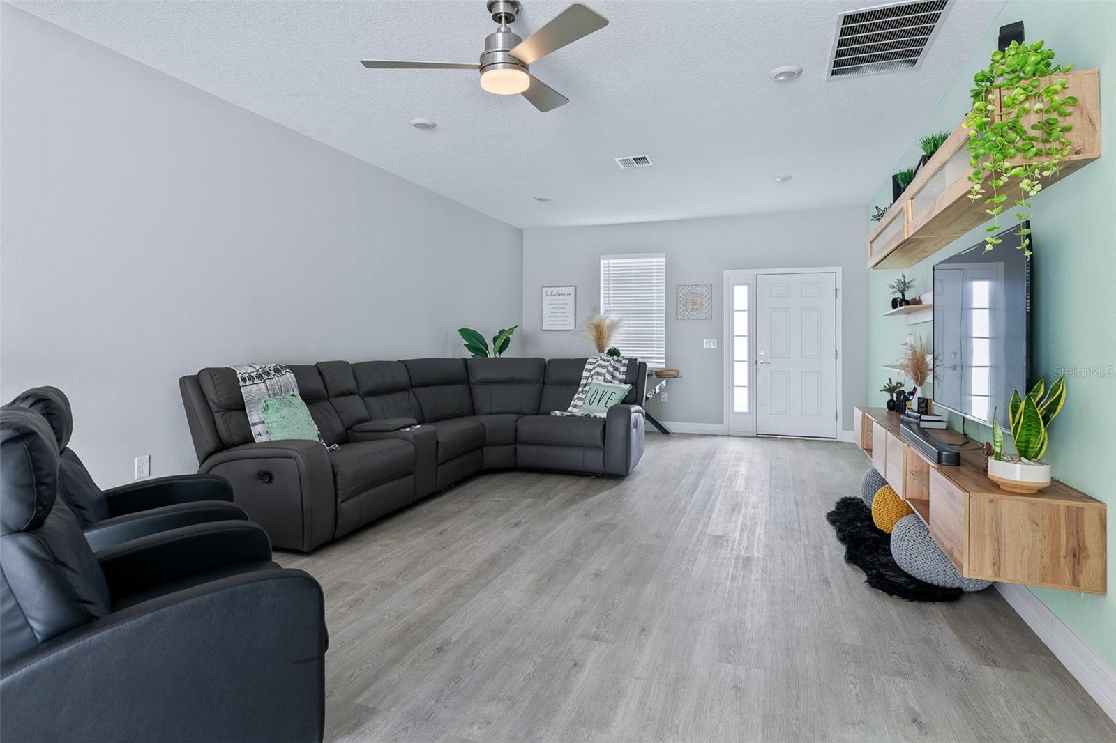 113 PLUMOSUS PARK DR