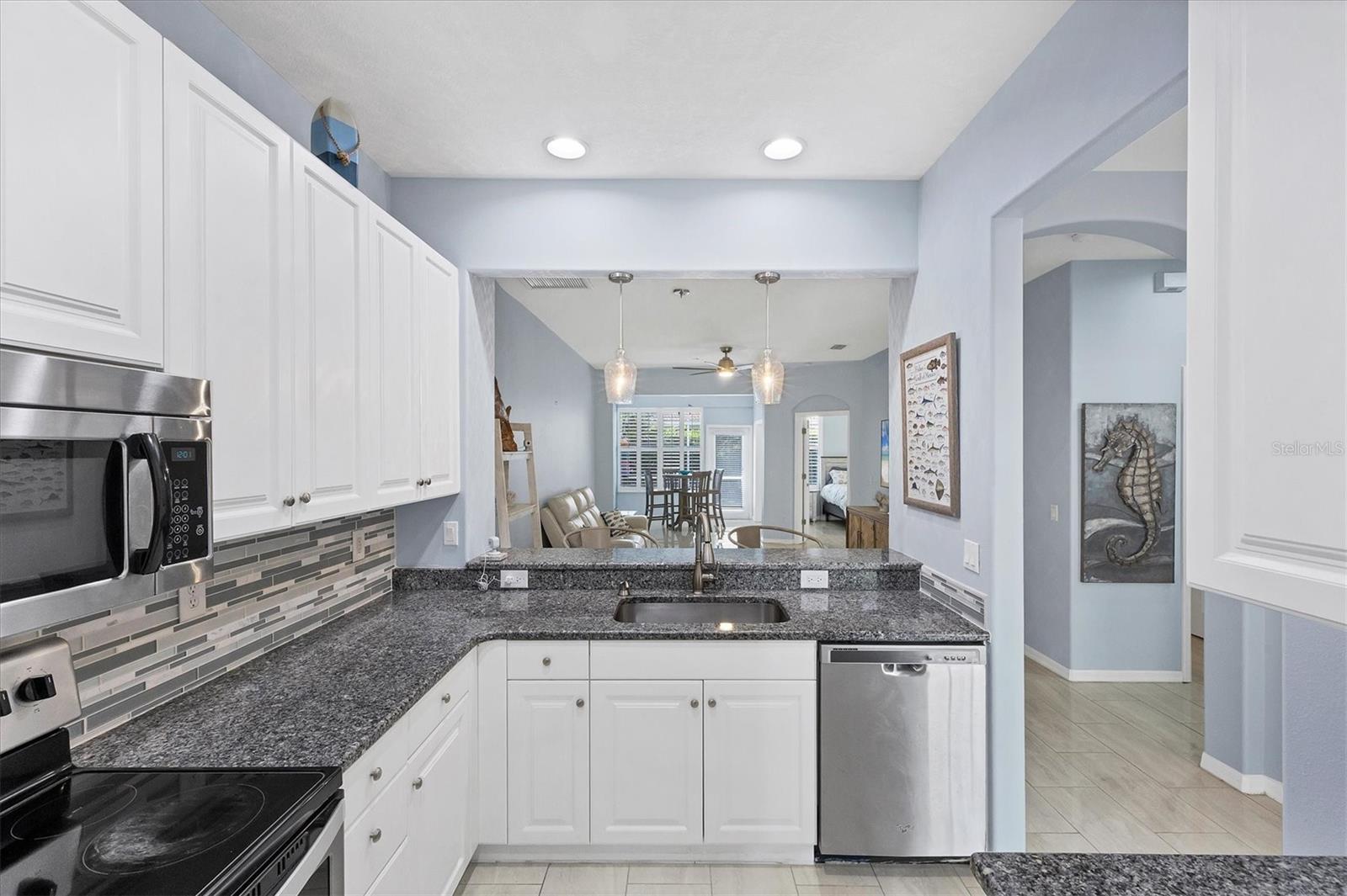 PELICAN POINTE GOLF & COUNTRY CLUB - Residential