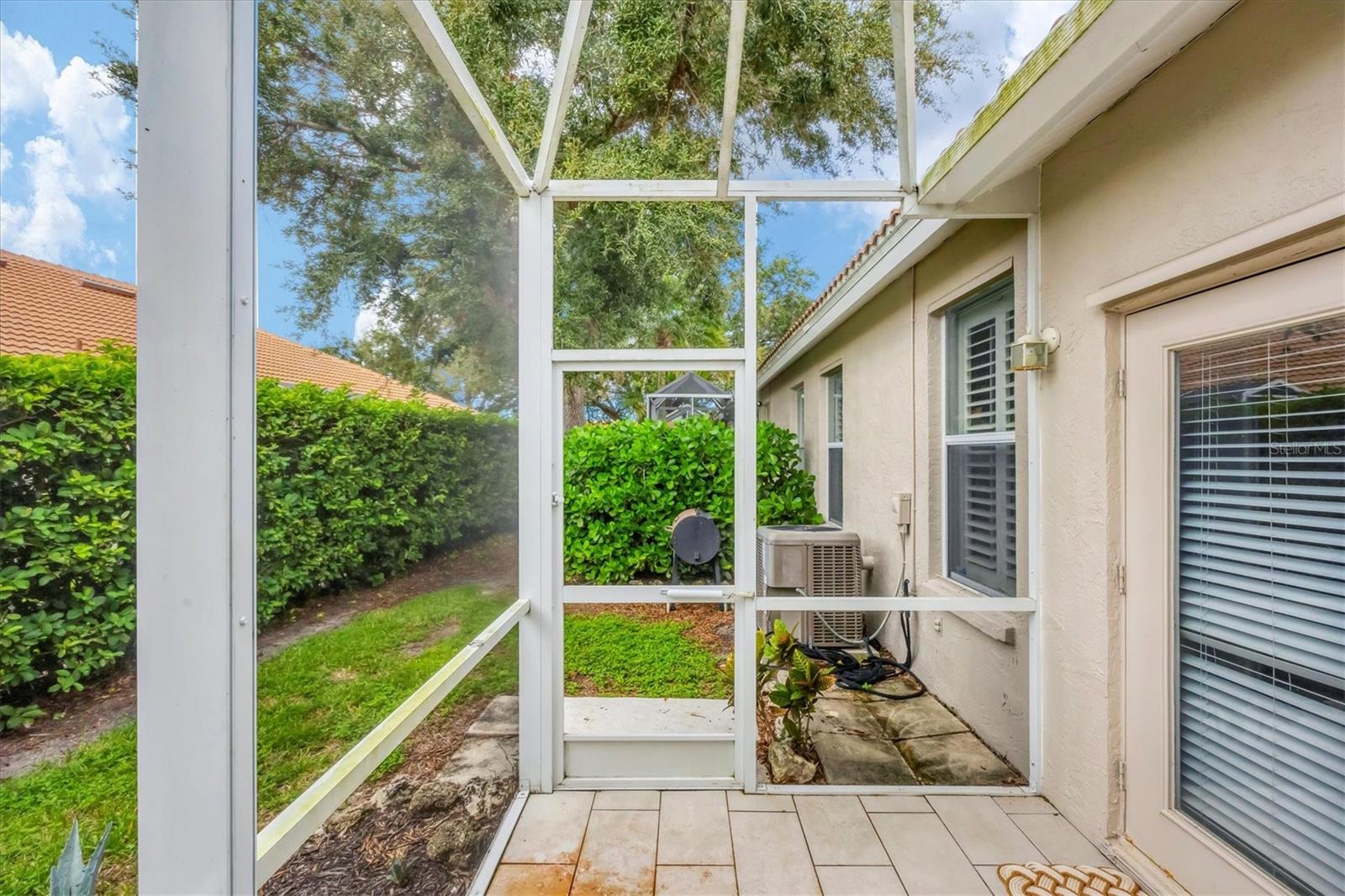 PELICAN POINTE GOLF & COUNTRY CLUB - Residential