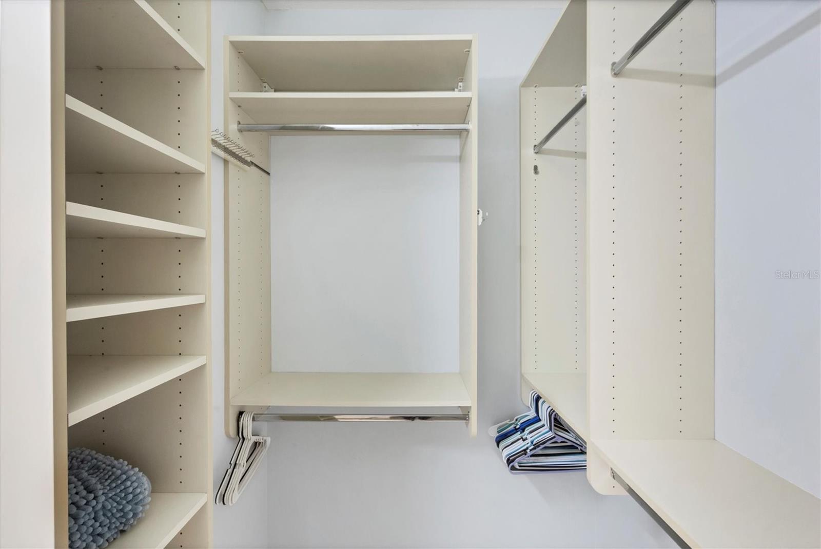 PELICAN POINTE GOLF & COUNTRY CLUB - Residential