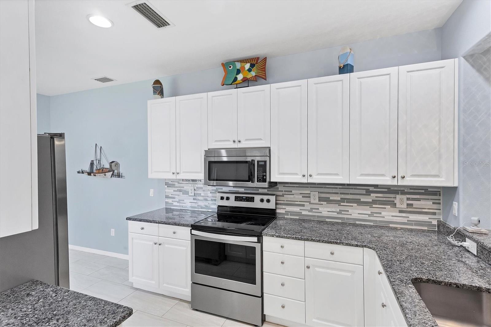 PELICAN POINTE GOLF & COUNTRY CLUB - Residential