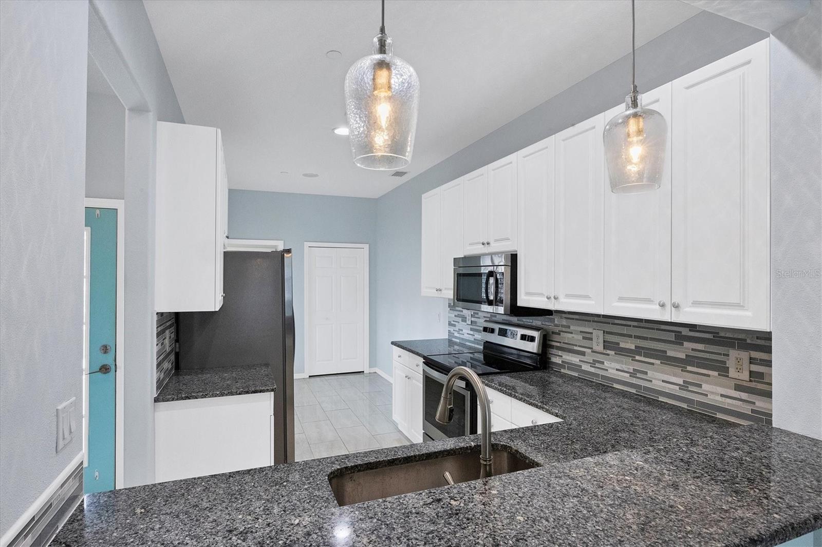 PELICAN POINTE GOLF & COUNTRY CLUB - Residential