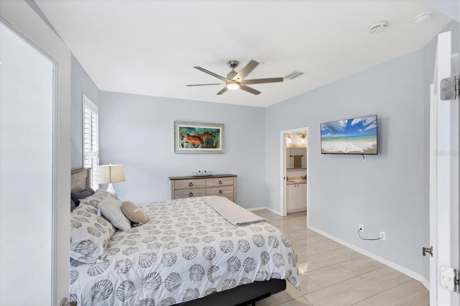 PELICAN POINTE GOLF & COUNTRY CLUB - Residential