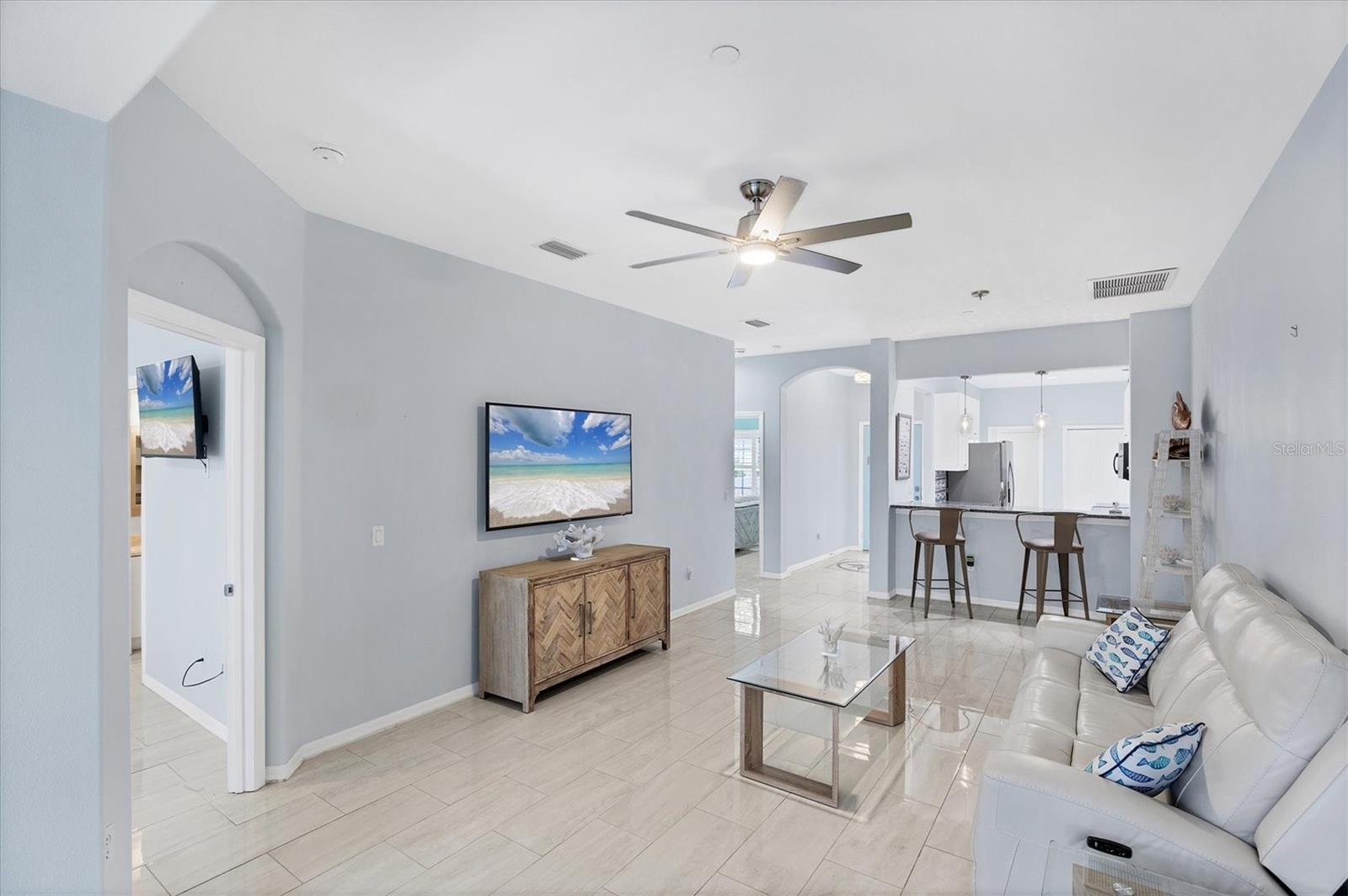 PELICAN POINTE GOLF & COUNTRY CLUB - Residential