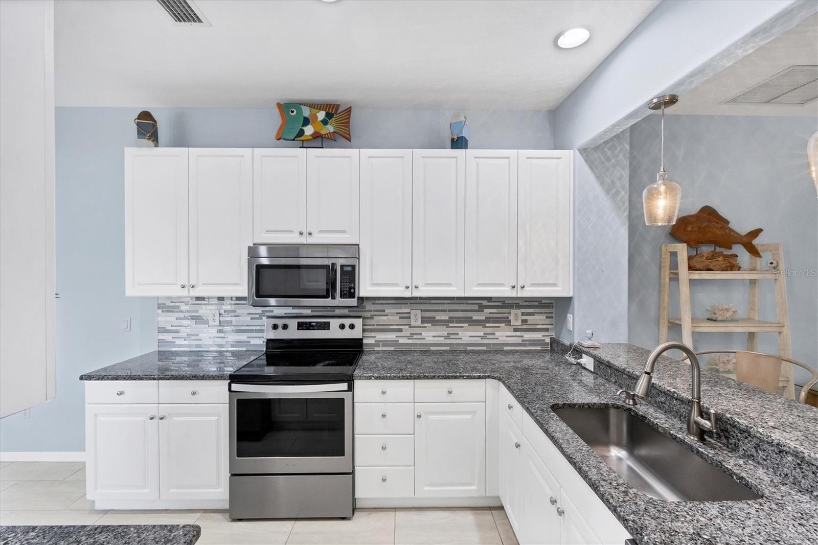 PELICAN POINTE GOLF & COUNTRY CLUB - Residential