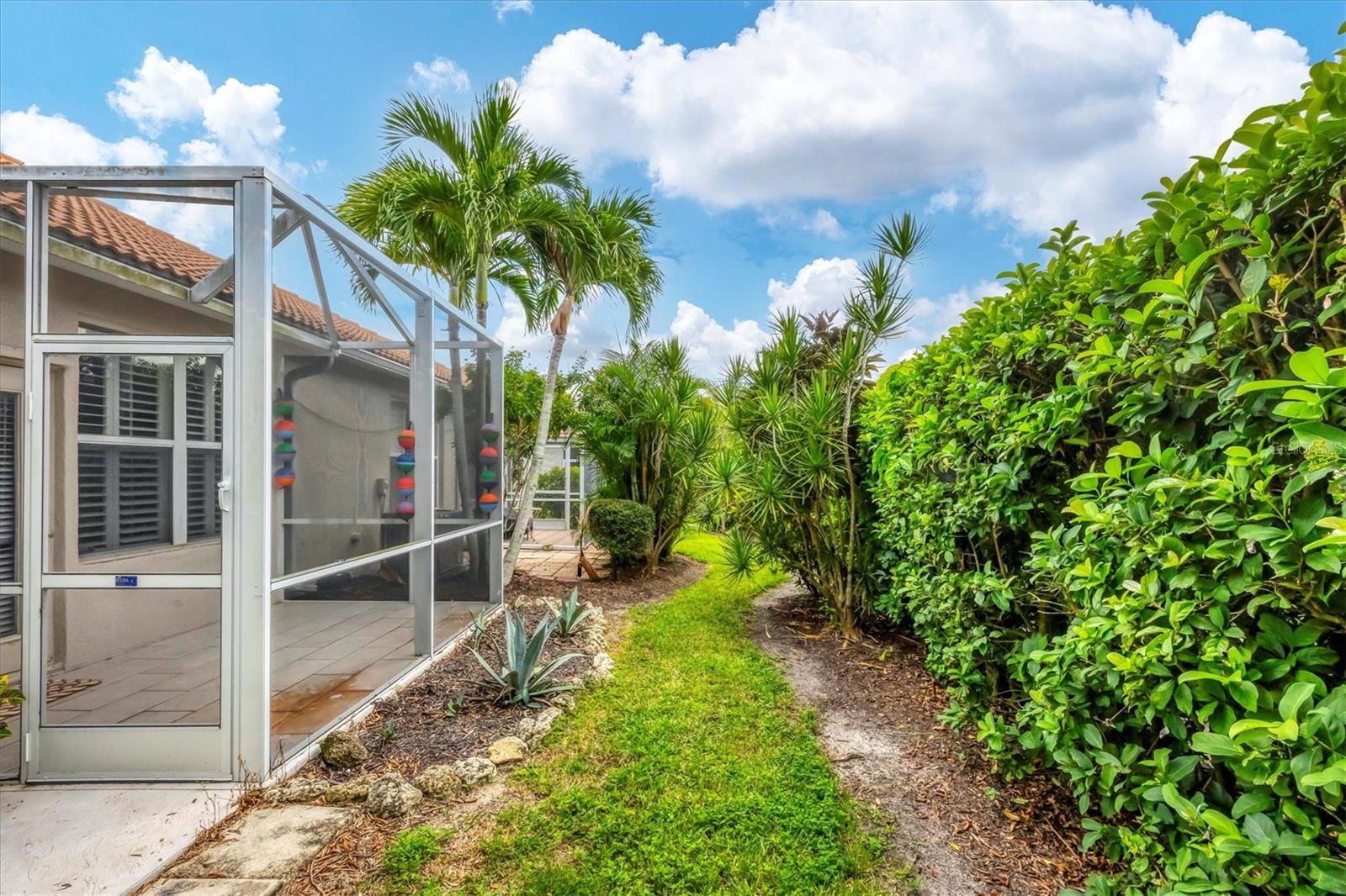 PELICAN POINTE GOLF & COUNTRY CLUB - Residential