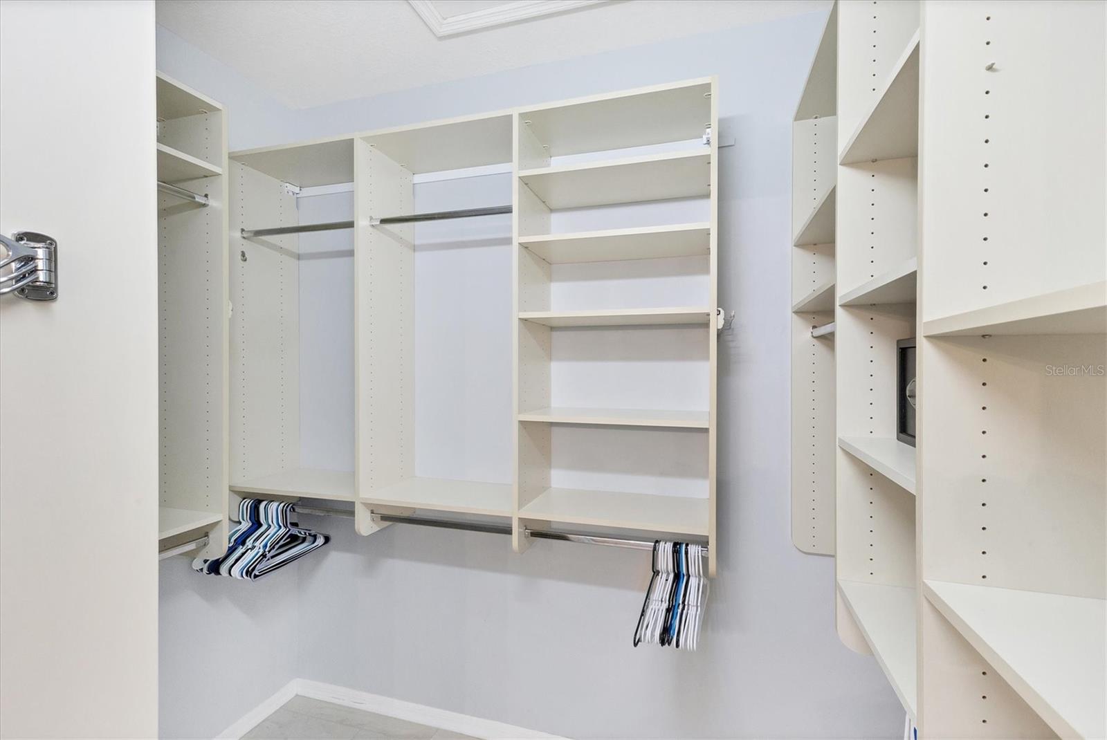 PELICAN POINTE GOLF & COUNTRY CLUB - Residential