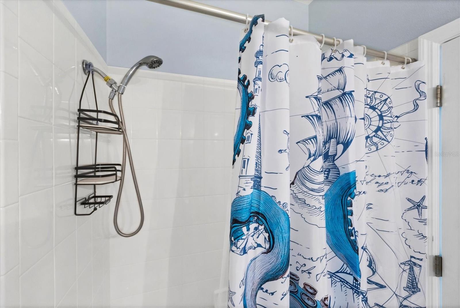 PELICAN POINTE GOLF & COUNTRY CLUB - Residential