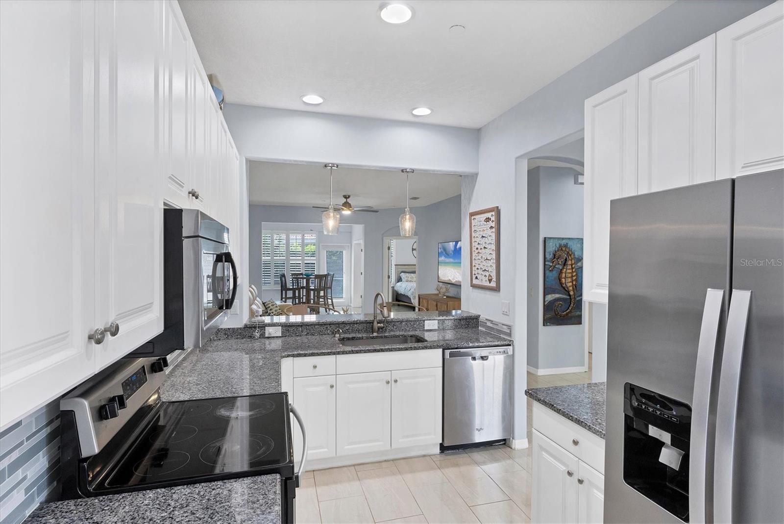 PELICAN POINTE GOLF & COUNTRY CLUB - Residential