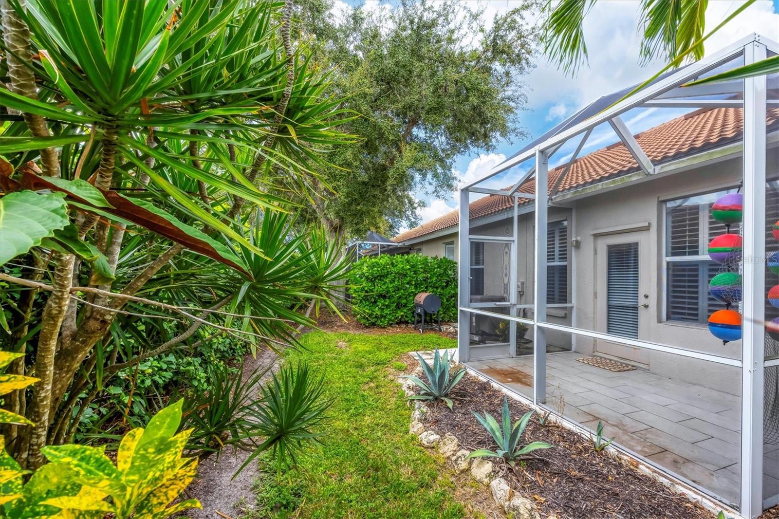 PELICAN POINTE GOLF & COUNTRY CLUB - Residential