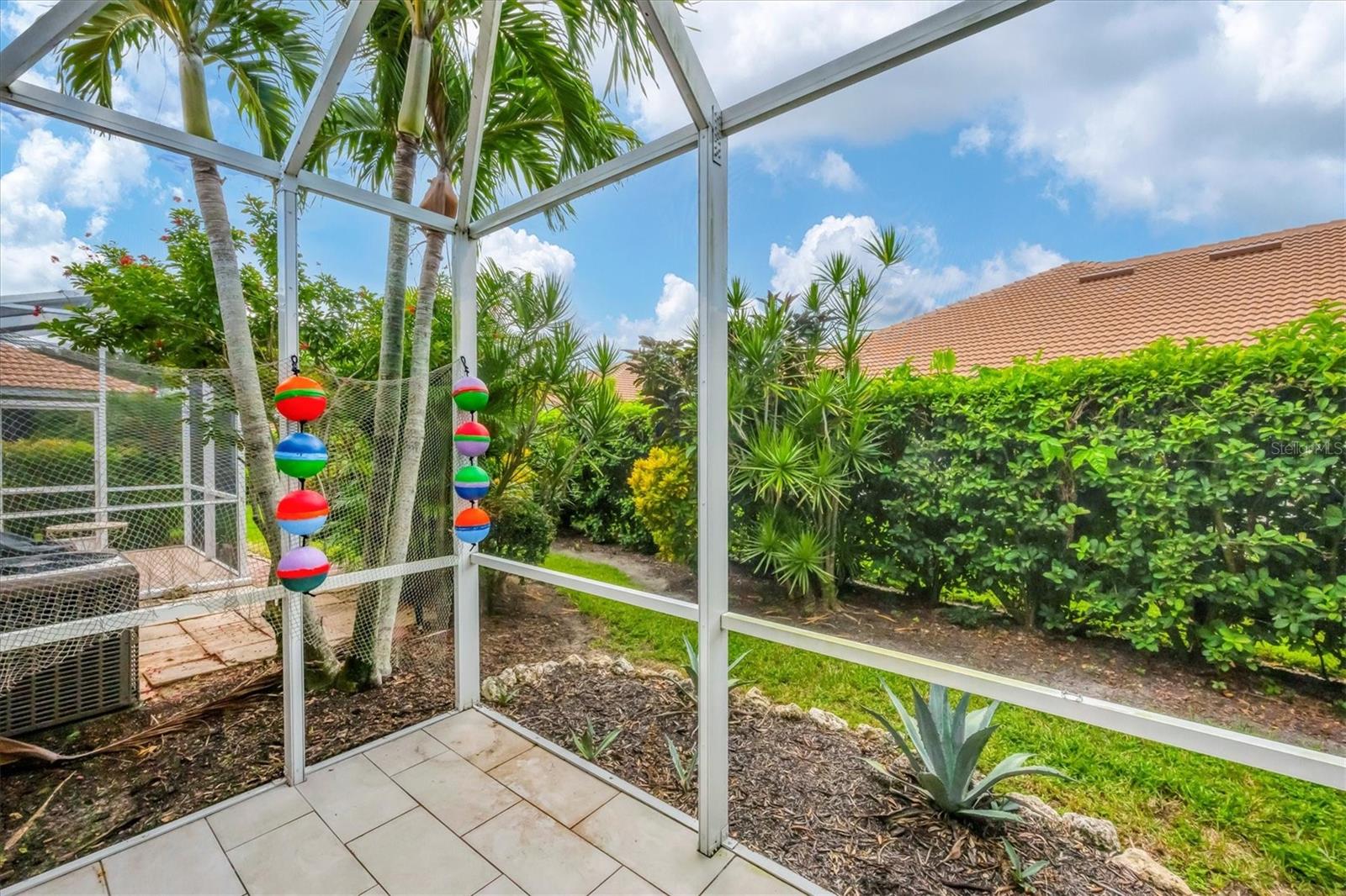 PELICAN POINTE GOLF & COUNTRY CLUB - Residential