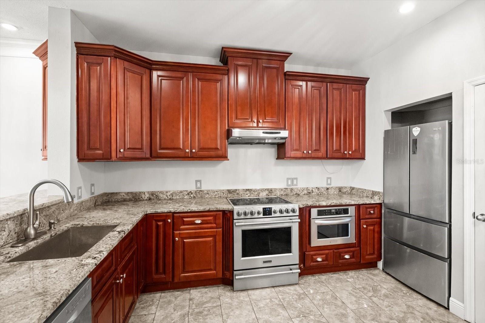 THE HAMPTONS OF HEATHROW - Residential Lease