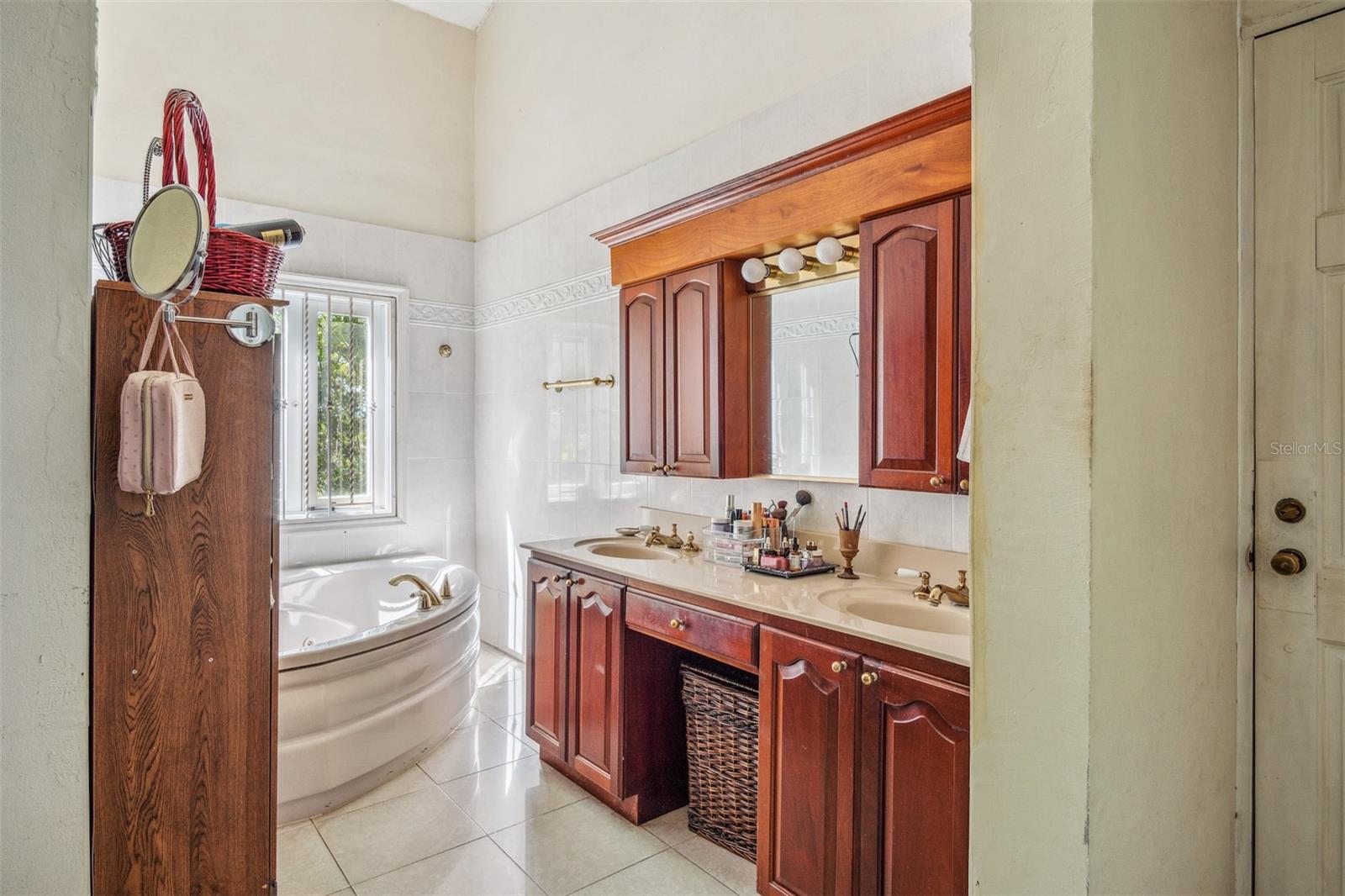 URBANIZACION LA LOMITA - Residential